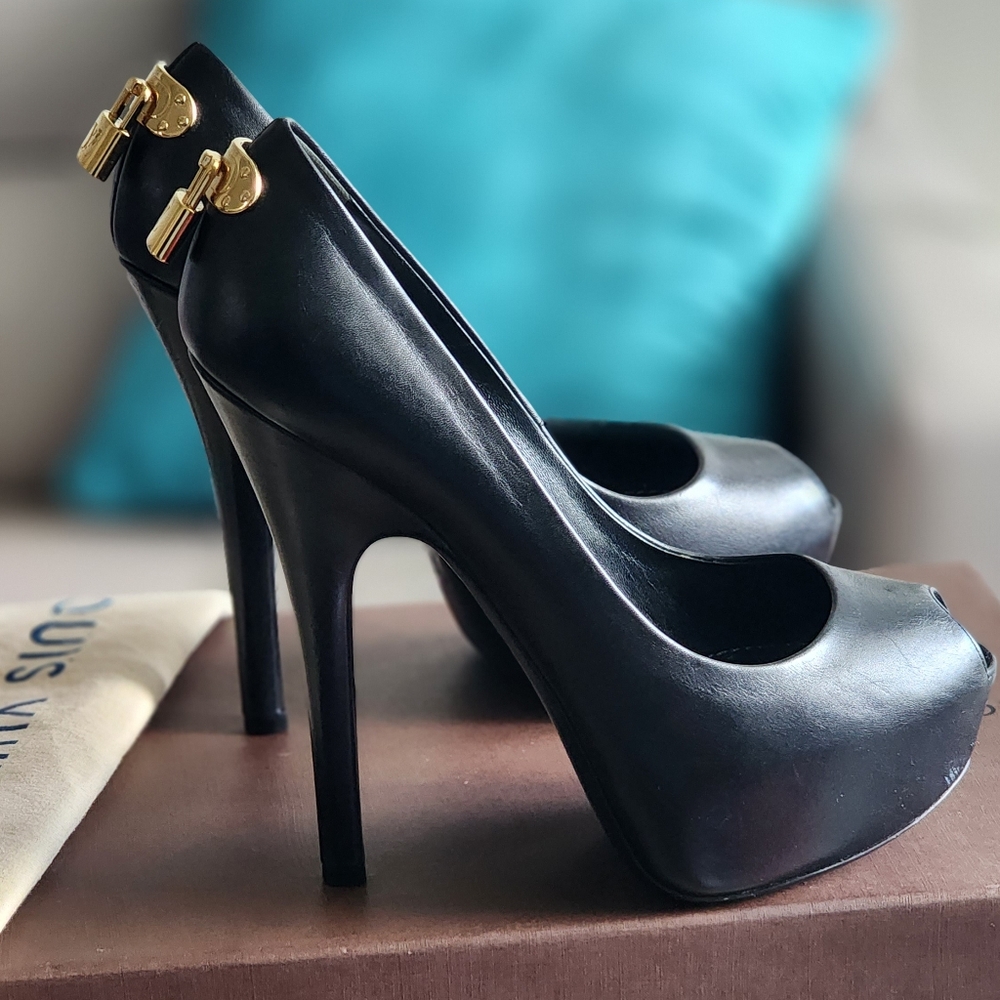 LOUIS VUITTON HEELS,  BLACK,  EU 37,5 , US 8